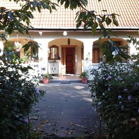 Dutch Farm In Felsolajos Apartment Exterior photo
